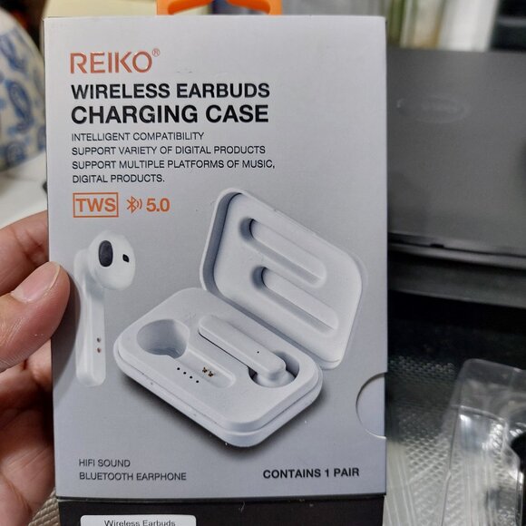 Reiko Wireless Earbuds Charging Case  BLACK - Picture 1 of 5